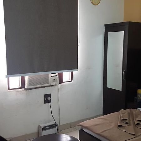 Hotel Shreeram Deluxe Új-Delhi Kültér fotó