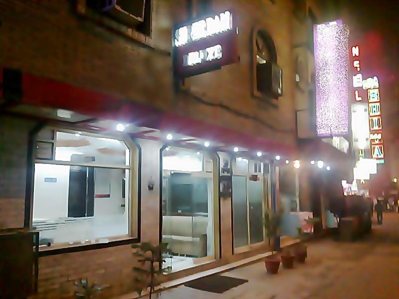 Hotel Shreeram Deluxe Új-Delhi Kültér fotó