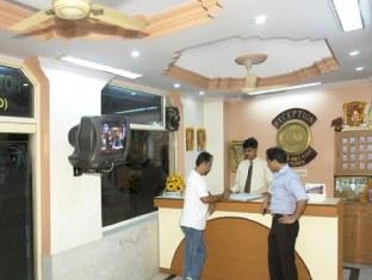 Hotel Shreeram Deluxe Új-Delhi Kültér fotó