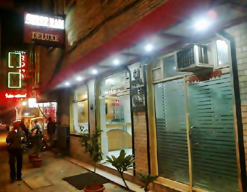 Hotel Shreeram Deluxe Új-Delhi Kültér fotó