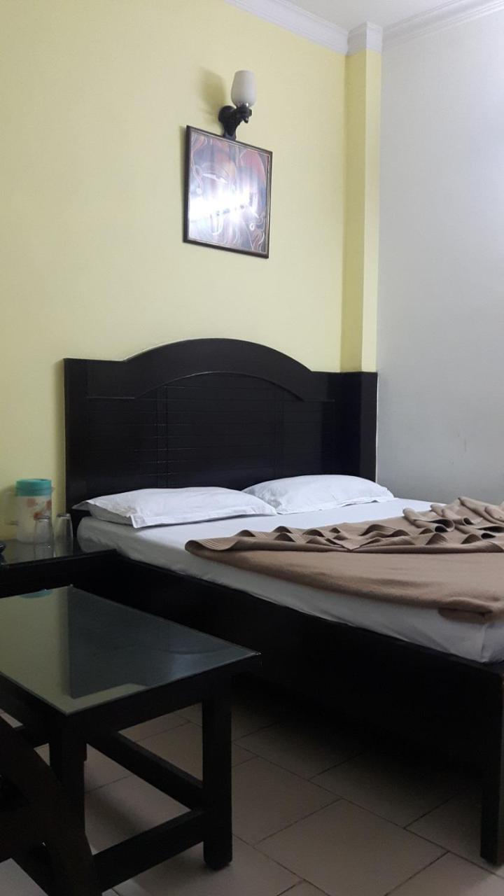 Hotel Shreeram Deluxe Új-Delhi Kültér fotó