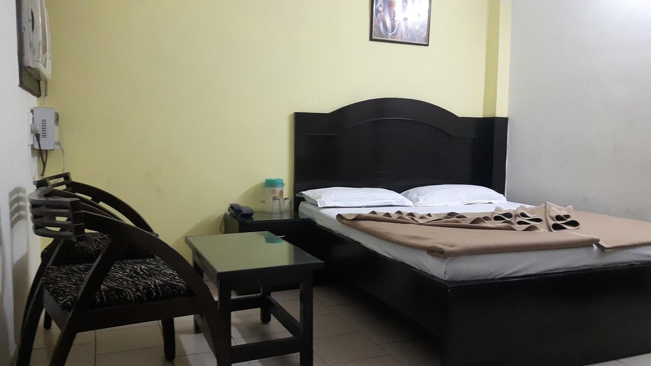 Hotel Shreeram Deluxe Új-Delhi Kültér fotó