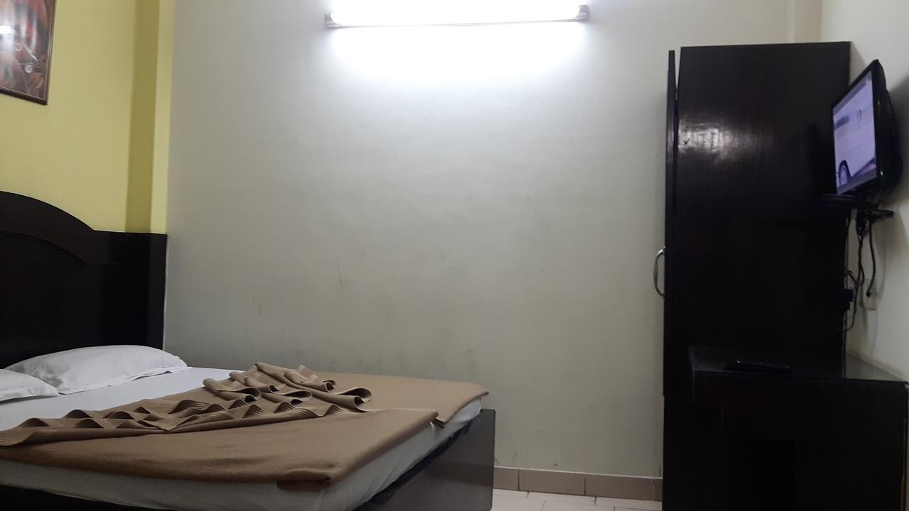 Hotel Shreeram Deluxe Új-Delhi Kültér fotó