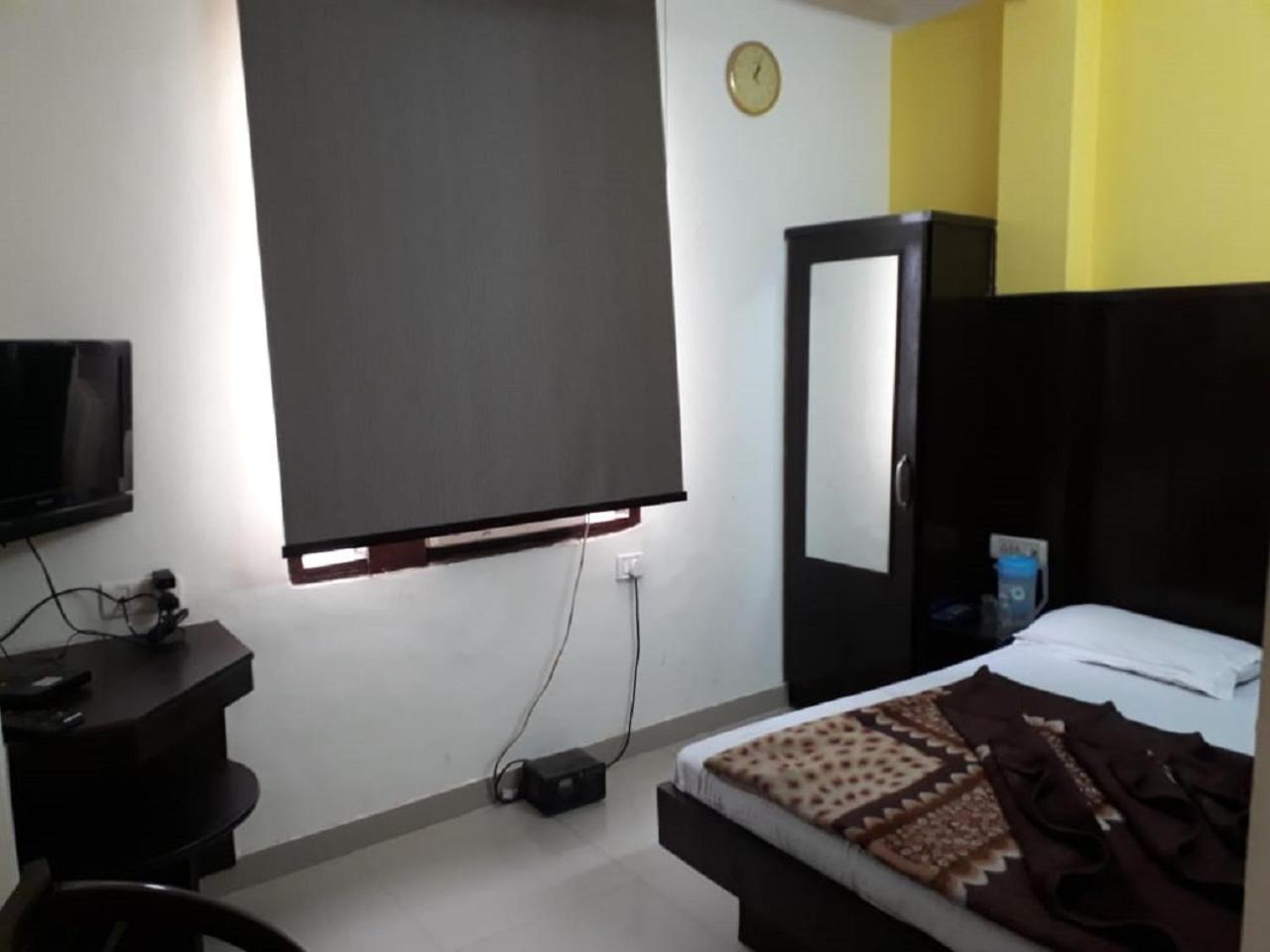 Hotel Shreeram Deluxe Új-Delhi Kültér fotó