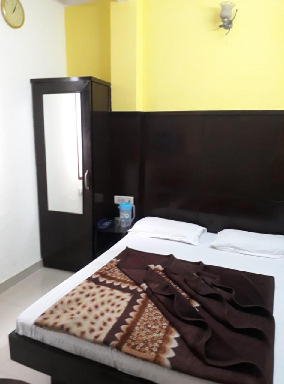 Hotel Shreeram Deluxe Új-Delhi Kültér fotó