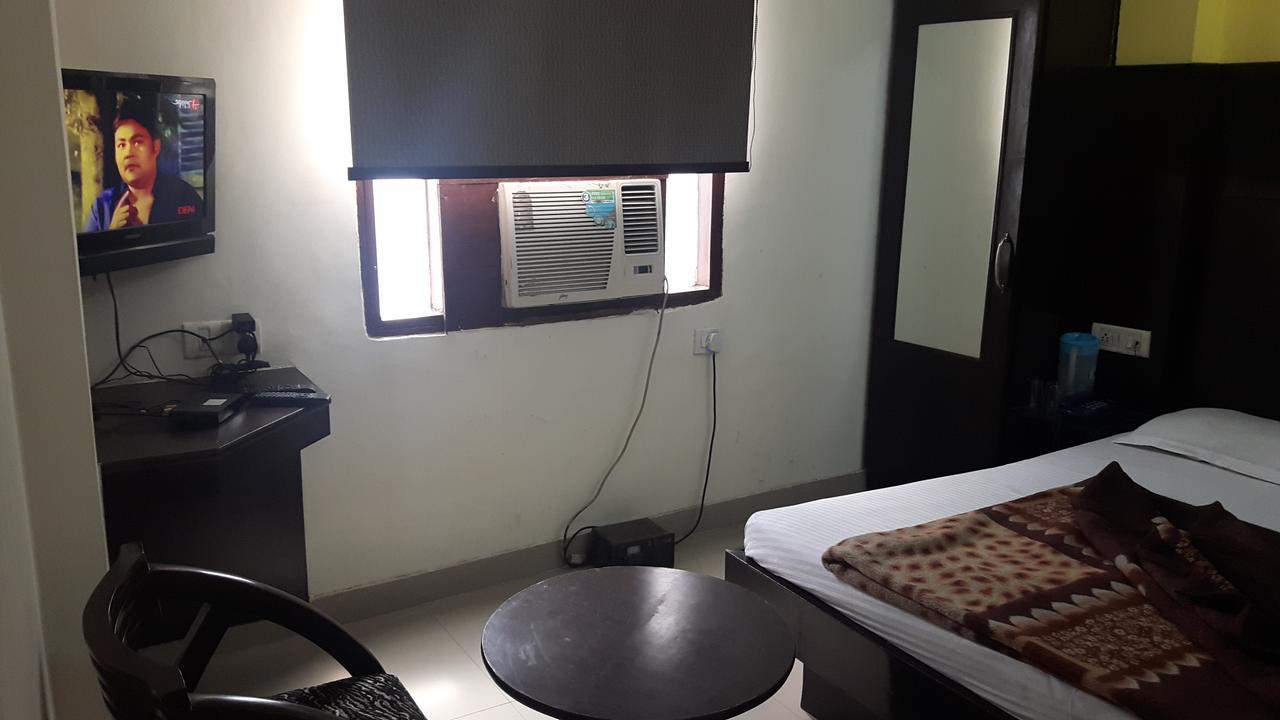 Hotel Shreeram Deluxe Új-Delhi Kültér fotó