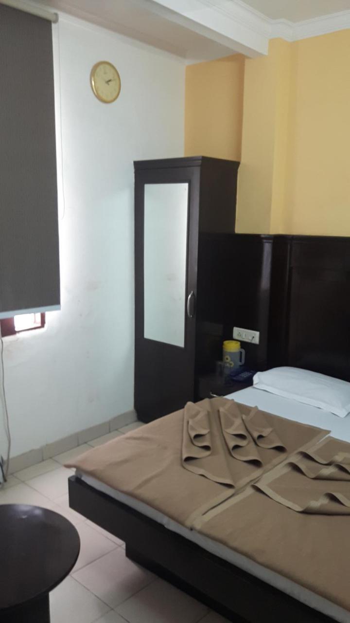 Hotel Shreeram Deluxe Új-Delhi Kültér fotó
