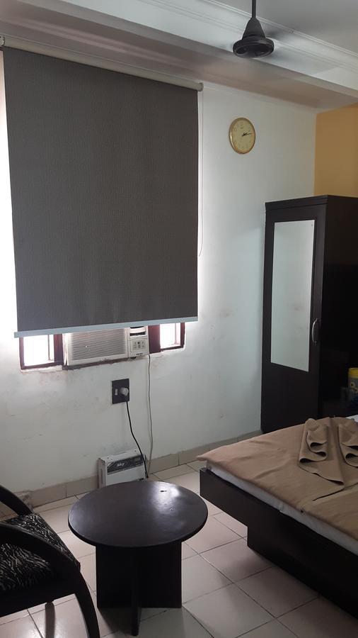 Hotel Shreeram Deluxe Új-Delhi Kültér fotó