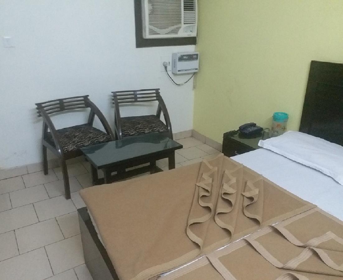 Hotel Shreeram Deluxe Új-Delhi Kültér fotó