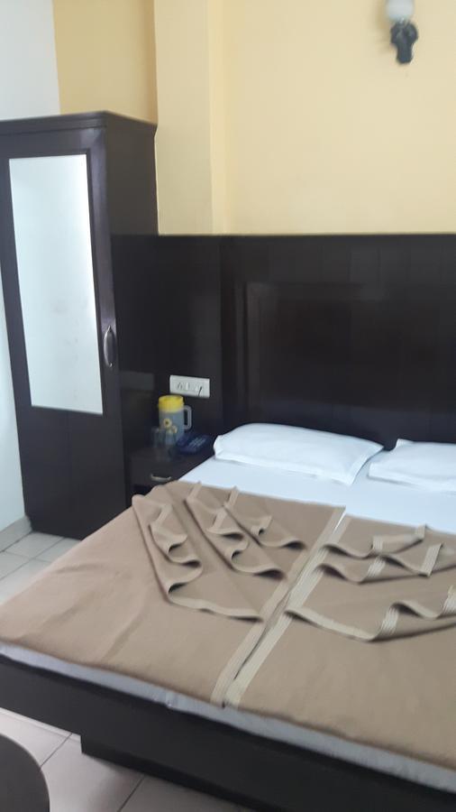 Hotel Shreeram Deluxe Új-Delhi Kültér fotó