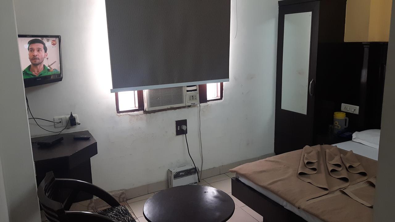 Hotel Shreeram Deluxe Új-Delhi Kültér fotó