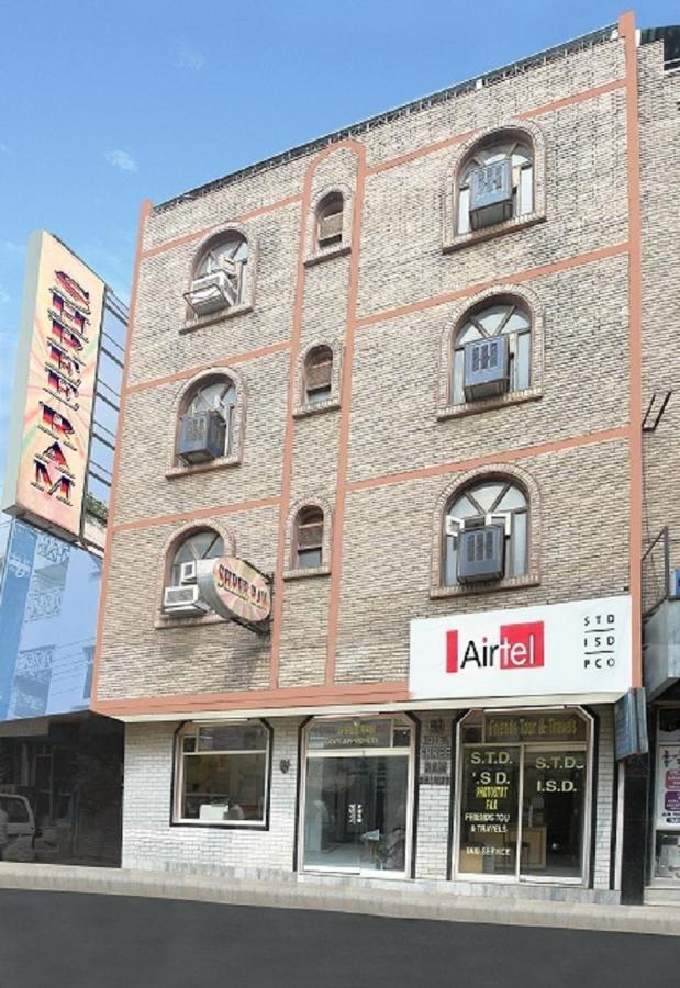 Hotel Shreeram Deluxe Új-Delhi Kültér fotó